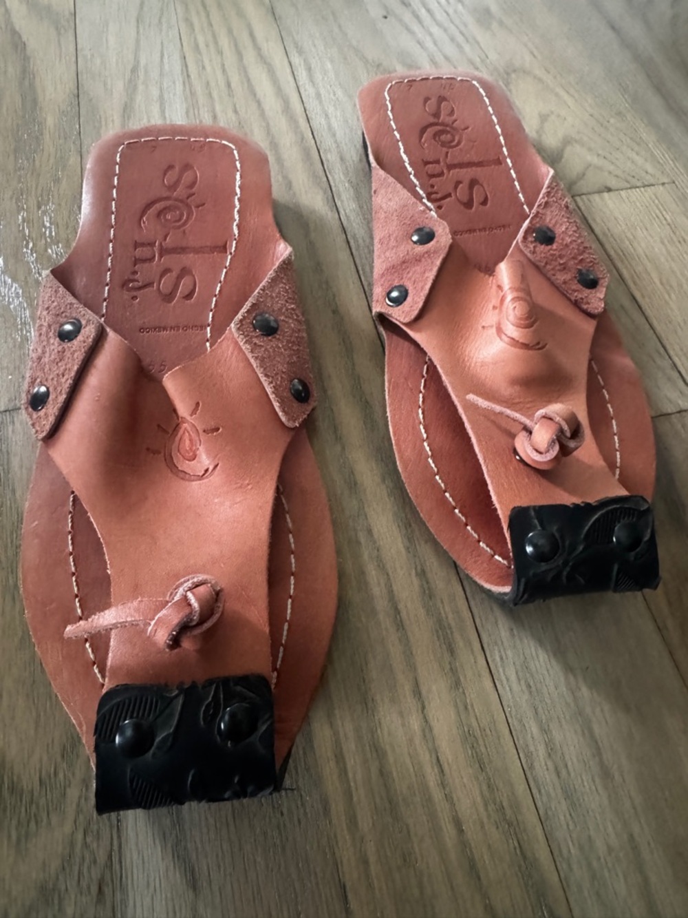 Solos Rustic Leather Toe-Loop Sandals in Terracotta